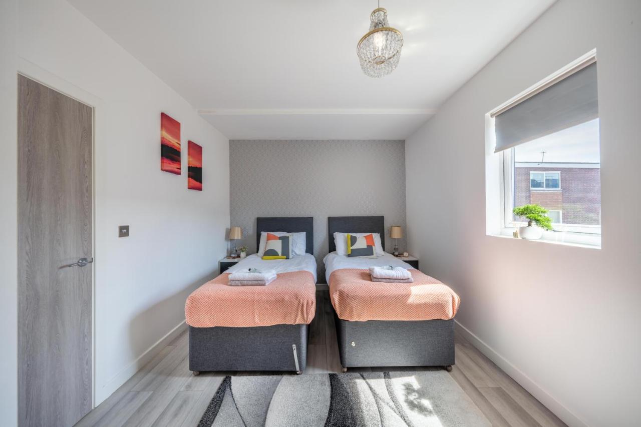 Ash View Place 4 -Heathrow - Thorpe Park - Free Parking Staines-upon-Thames ภายนอก รูปภาพ