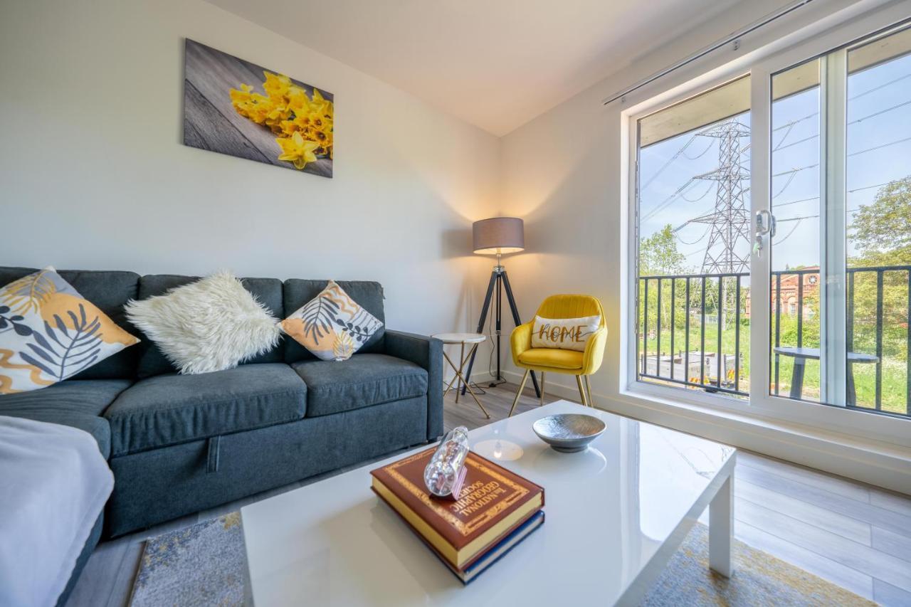 Ash View Place 4 -Heathrow - Thorpe Park - Free Parking Staines-upon-Thames ภายนอก รูปภาพ