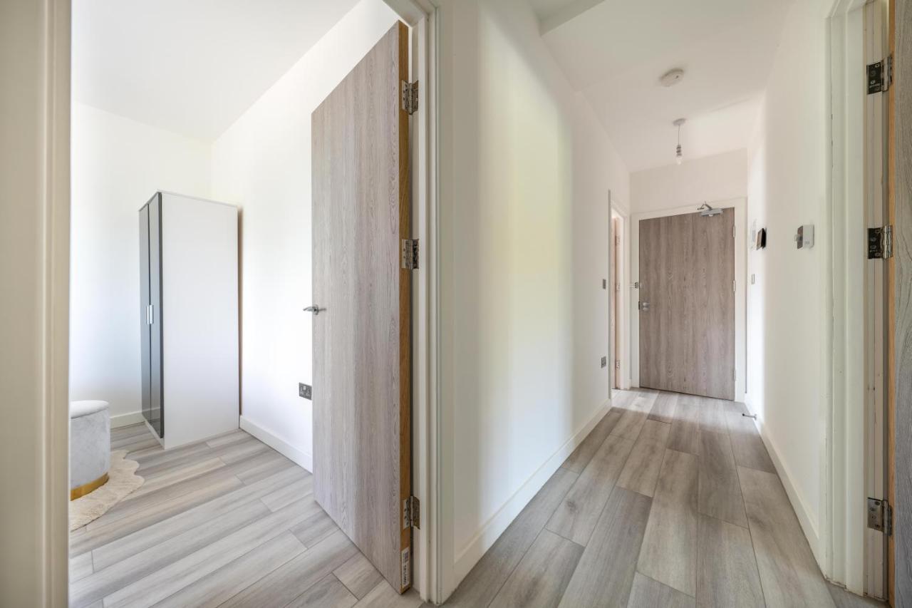 Ash View Place 4 -Heathrow - Thorpe Park - Free Parking Staines-upon-Thames ภายนอก รูปภาพ