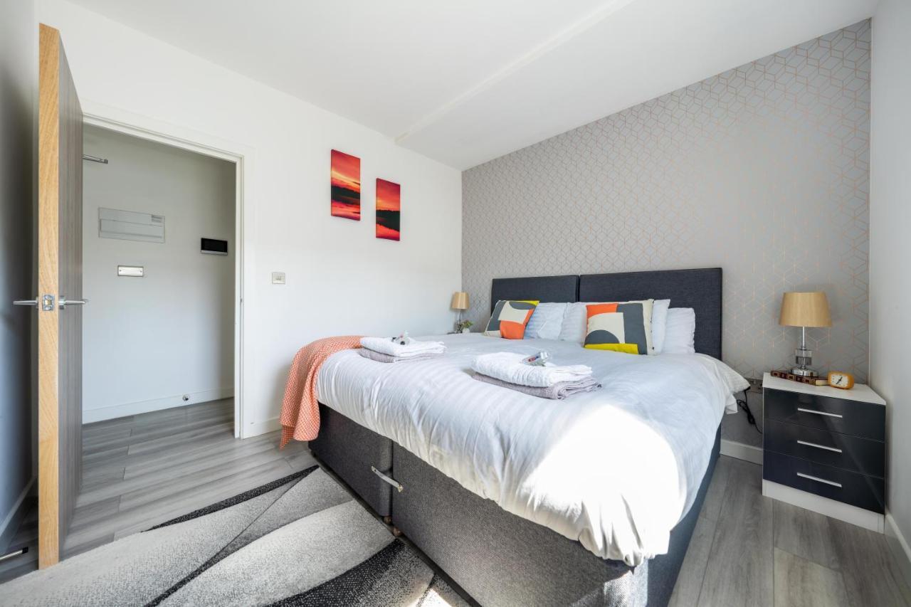 Ash View Place 4 -Heathrow - Thorpe Park - Free Parking Staines-upon-Thames ภายนอก รูปภาพ